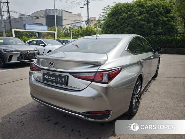 Lexus ES id 4259799 из Китая 16