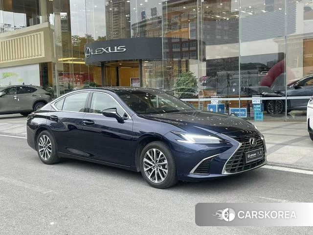 Lexus ES id 3919379 из Китая 13
