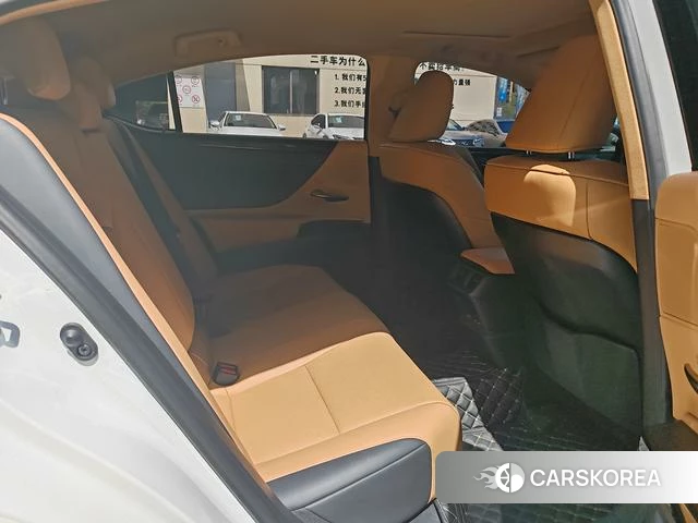 Lexus ES id 4307197 из Китая 25