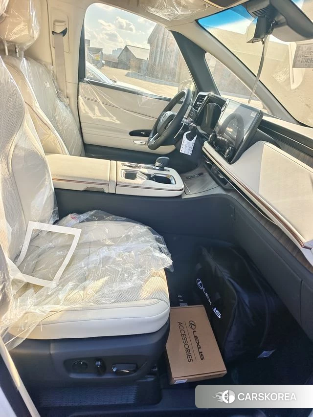 Lexus LM id 4271076 из Китая 10