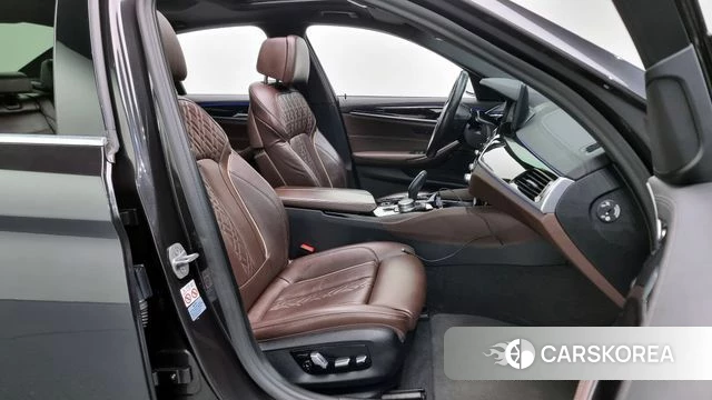 BMW 5 Series (G30) id 3827640 из Кореи 20