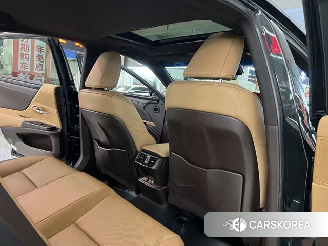 Lexus ES id 4277218 из Китая 26