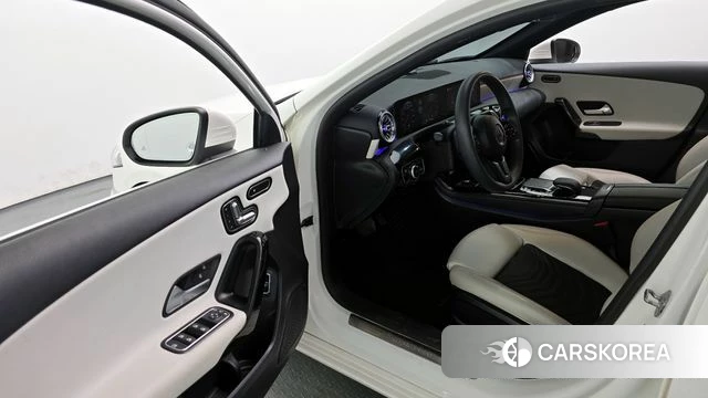 Mercedes-Benz A-Class W177 id 3843814 из Кореи 20