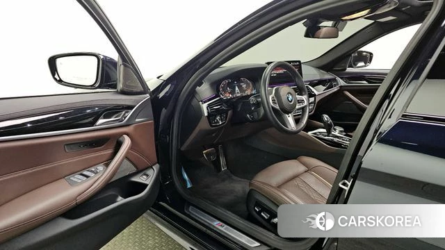 BMW 5 Series (G30) id 3838564 из Кореи 20