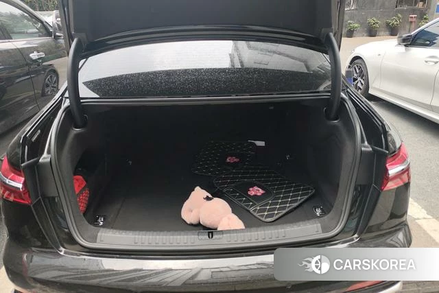 Audi A6L id 4300974 из Китая 17