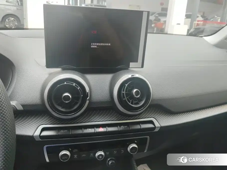 Audi Q2L id 4654582 из Китая 16
