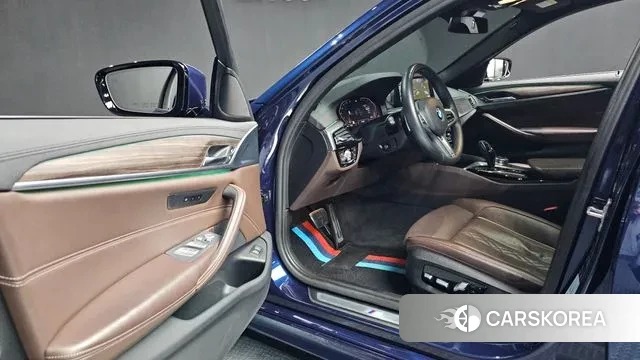 BMW 5 Series (G30) id 3703321 из Кореи 20