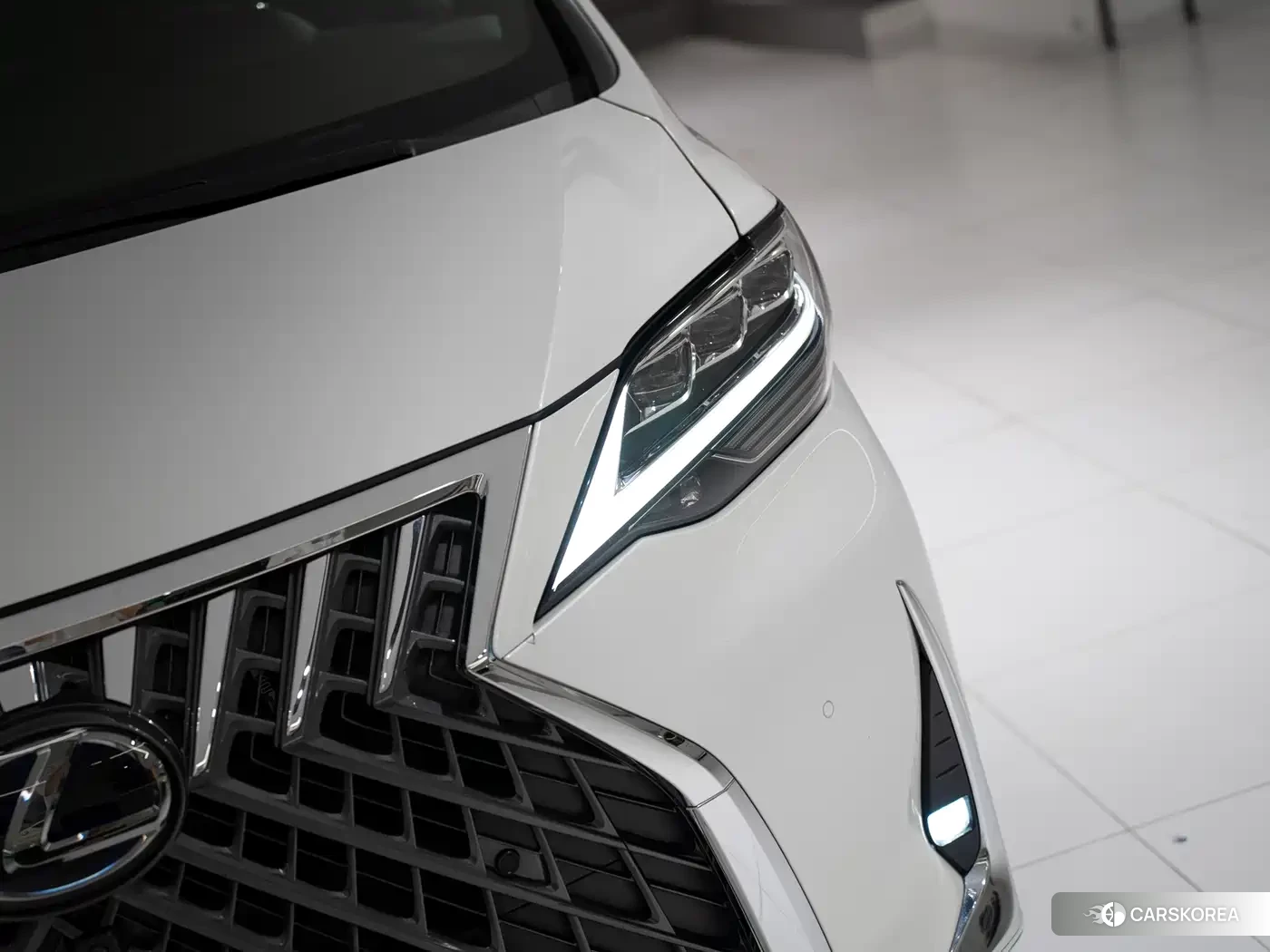 Lexus LM id 4559802 из Китая 37
