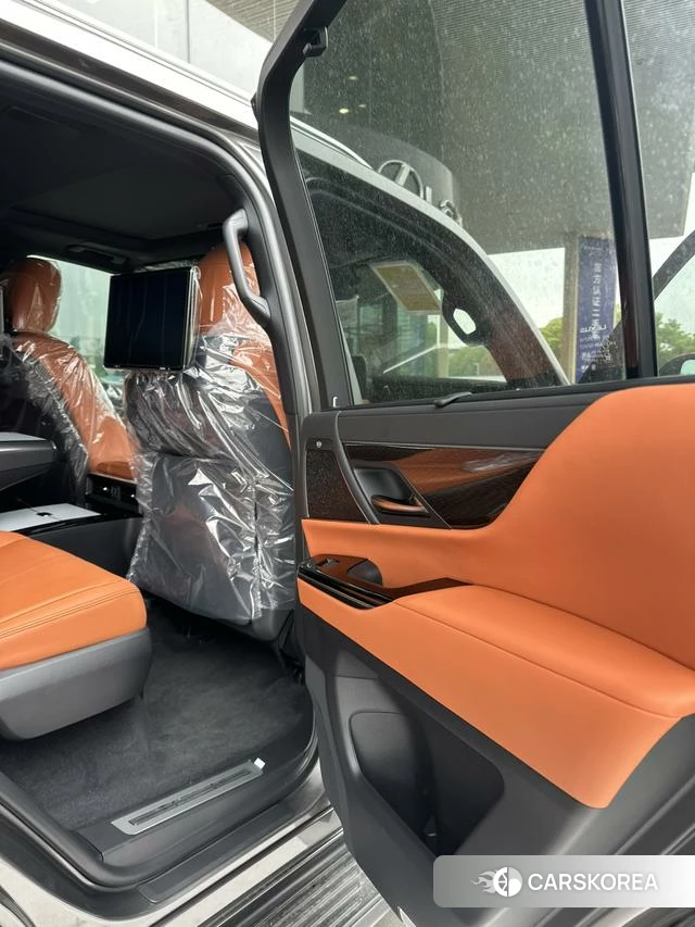 Lexus LX id 4273847 из Китая 10