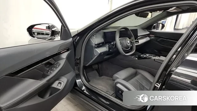 BMW 5 Series (G60) id 3457418 из Кореи 20