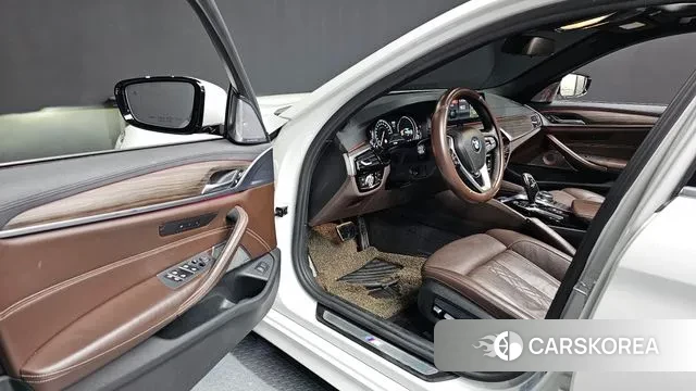 BMW 5 Series (G30) id 3233965 из Кореи 20