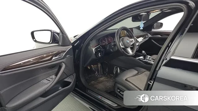 BMW 5 Series (G30) id 3043623 из Кореи 20