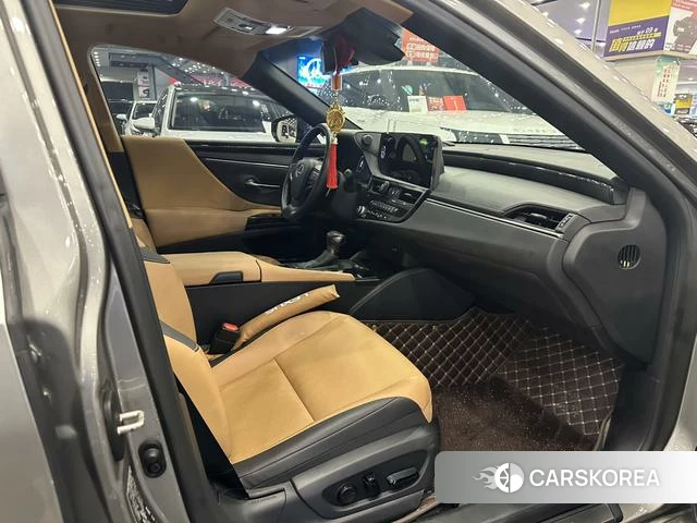 Lexus ES id 4297539 из Китая 13