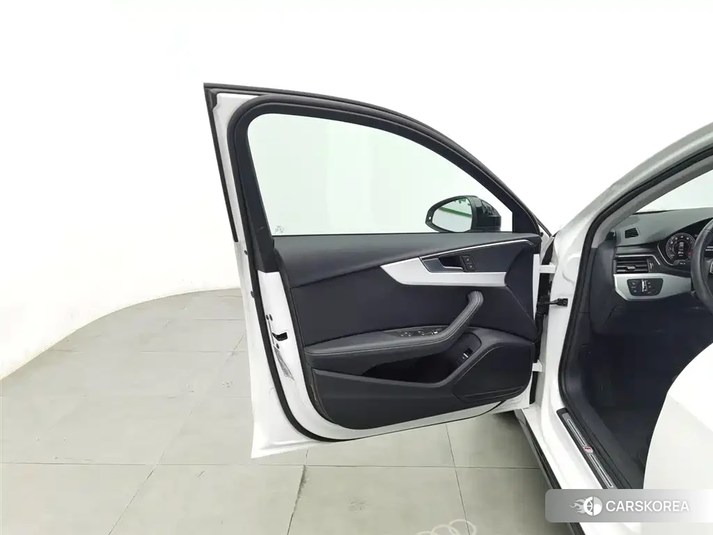 Audi A4L id 4655137 из Китая 24