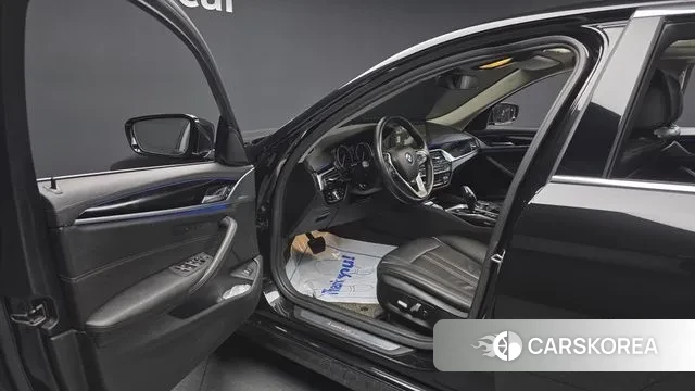 BMW 5 Series (G30) id 3703636 из Кореи 20