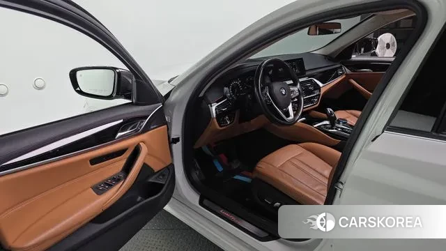 BMW 5 Series (G30) id 3244127 из Кореи 20