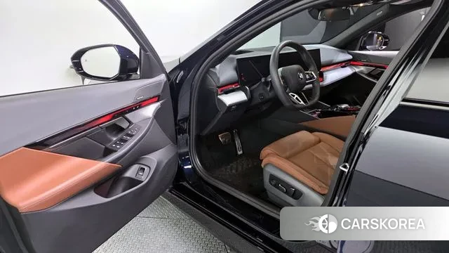 BMW 5 Series (G60) id 3492150 из Кореи 20