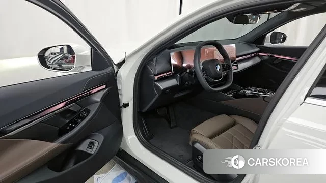 BMW 5 Series (G60) id 3733183 из Кореи 20