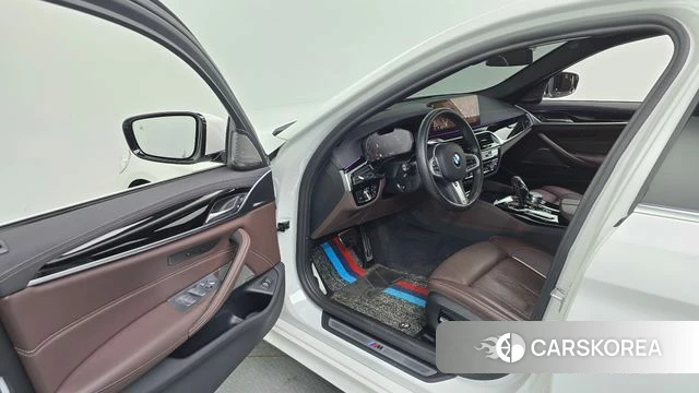 BMW 5 Series (G30) id 3898272 из Кореи 20