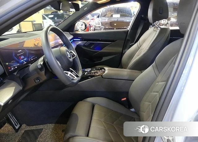 BMW 5 Series (G60) id 3825897 из Кореи 20