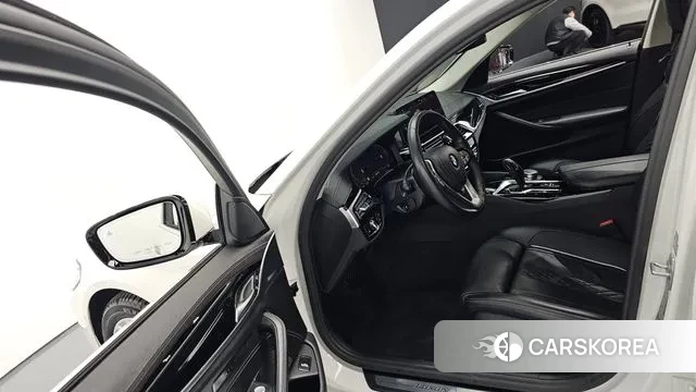 BMW 5 Series (G30) id 3291155 из Кореи 20