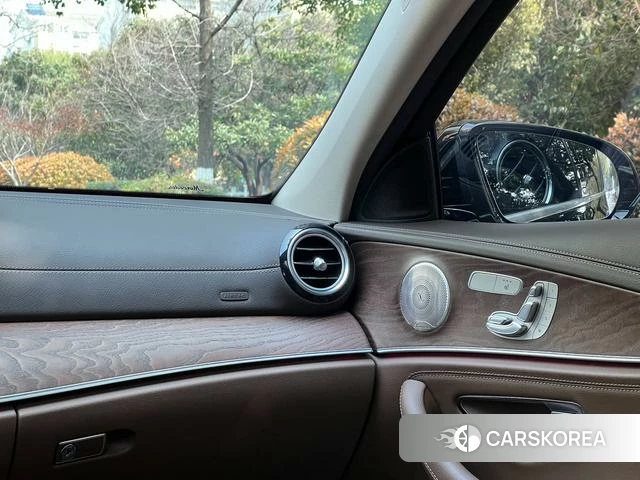 Mercedes-Benz E-class id 4297243 из Китая 22