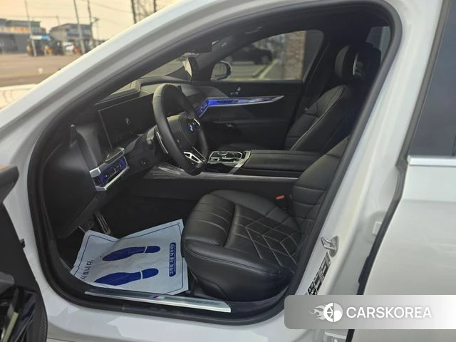 BMW 7 Series (G70) id 3919646 из Кореи 20