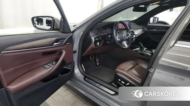 BMW 5 Series (G30) id 3546370 из Кореи 20