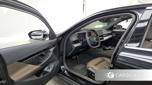 BMW 5 Series (G60) id 3739533 из Кореи 20