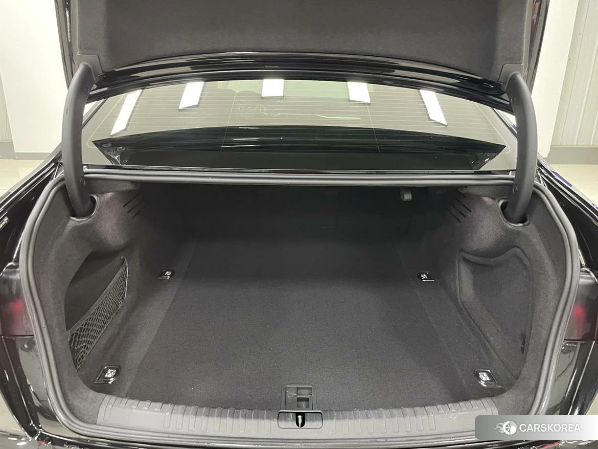 Audi A6L id 4492764 из Китая 14