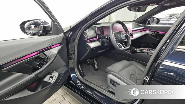 BMW 5 Series (G60) id 4539601 из Кореи 29