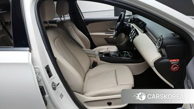 Mercedes-Benz A-Class W177 id 4354990 из Кореи 30