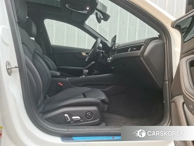 Audi A4L id 4271792 из Китая 15