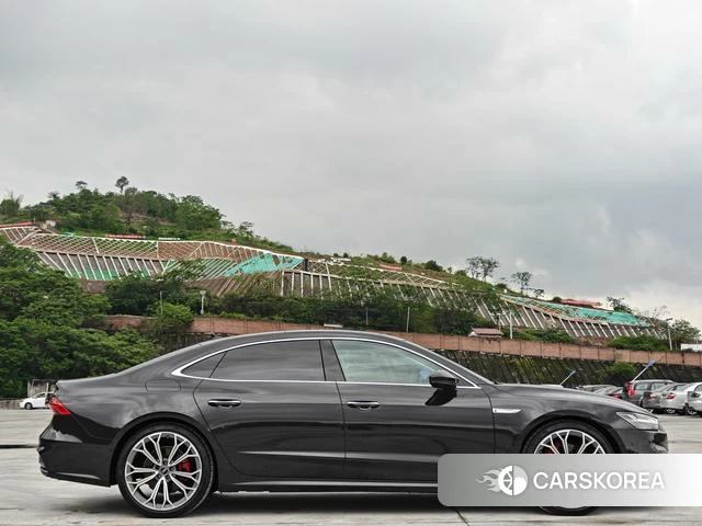 Audi A7L id 4190565 из Китая 27