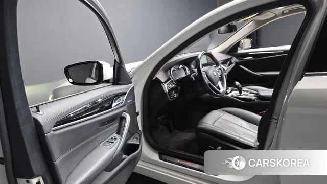 BMW 5 Series (G30) id 3357295 из Кореи 20