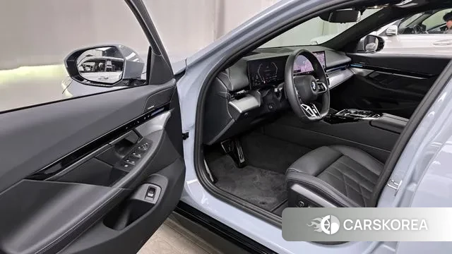 BMW 5 Series (G60) id 3614549 из Кореи 20