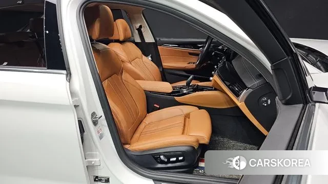 BMW 5 Series (G30) id 3354960 из Кореи 20