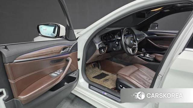 BMW 5 Series (G30) id 3844578 из Кореи 20