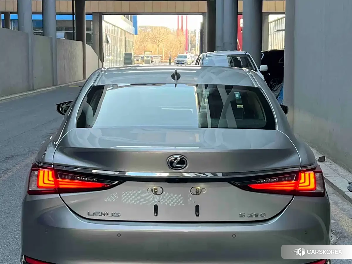 Lexus ES id 4628284 из Китая 24