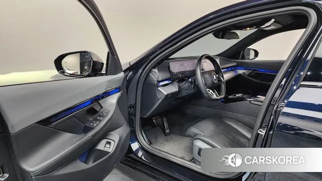 BMW 5 Series (G60) id 3638997 из Кореи 20