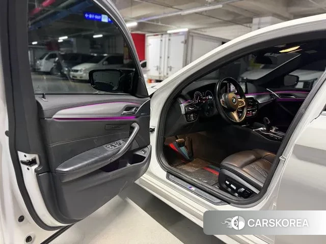 BMW 5 Series (G30) id 3636412 из Кореи 15