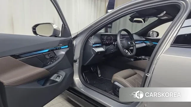 BMW 5 Series (G60) id 3763314 из Кореи 20