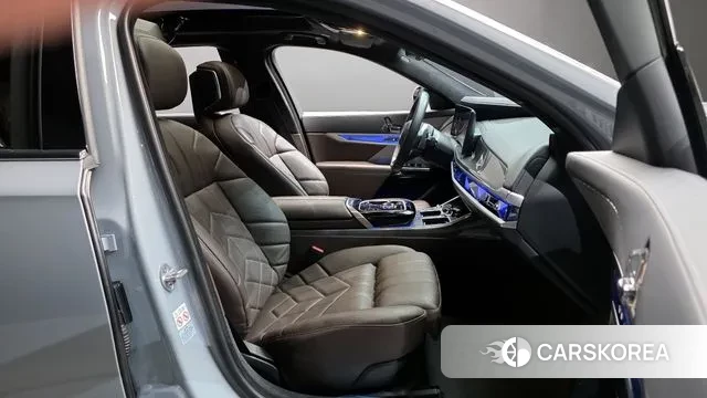 BMW 7 Series (G70) id 2974490 из Кореи 20