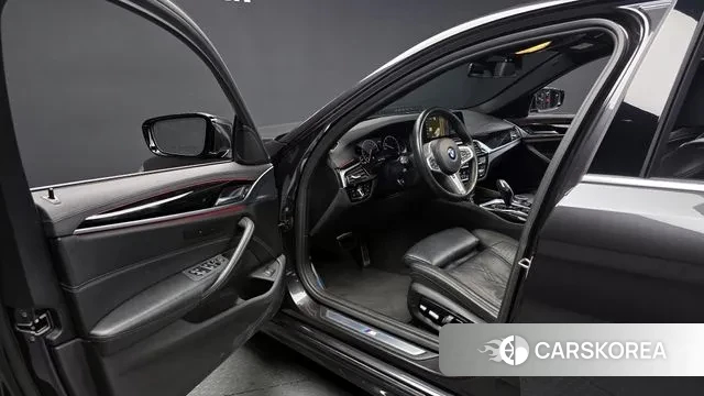 BMW 5 Series (G30) id 3583191 из Кореи 20