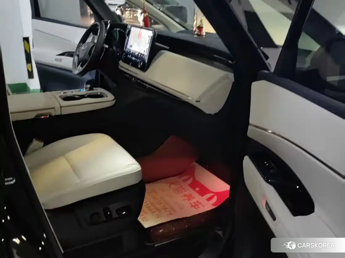 Lexus LM id 4559697 из Китая 10