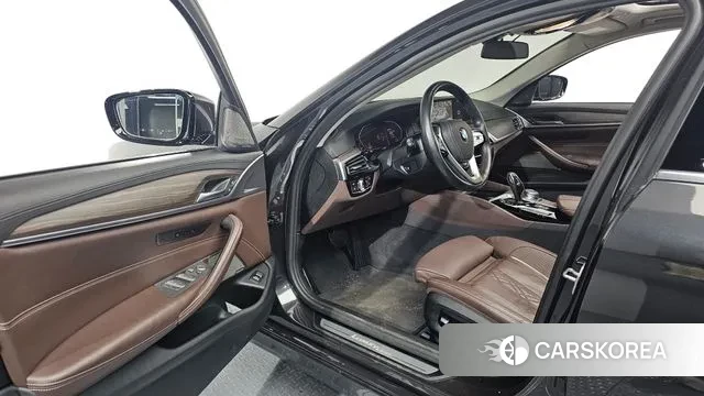 BMW 5 Series (G30) id 3587848 из Кореи 20