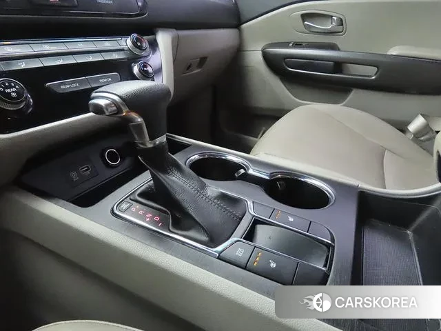 Kia The New Carnival id 3733680 из Кореи 19