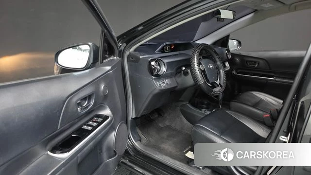 Toyota Prius C id 4667805 из Кореи 20