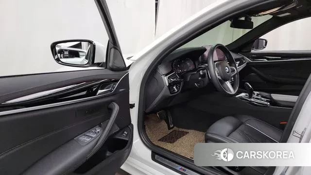 BMW 5 Series (G30) id 3508479 из Кореи 20