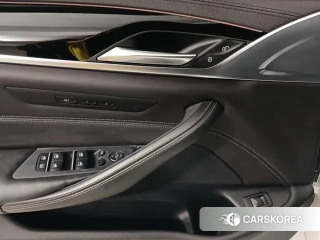 BMW 5 Series (G30) id 3243811 из Кореи 20